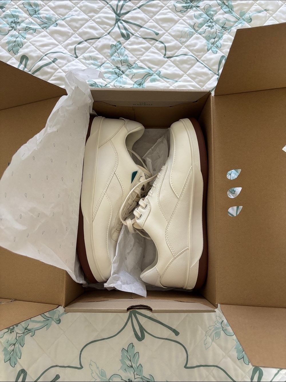 Vessi Cream White Sneakers with Brown Gum Sole
Courtside classic